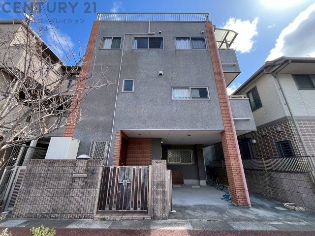 5SLDK Steel-Framed House for Sale in Itami, Hyogo - Image 1
