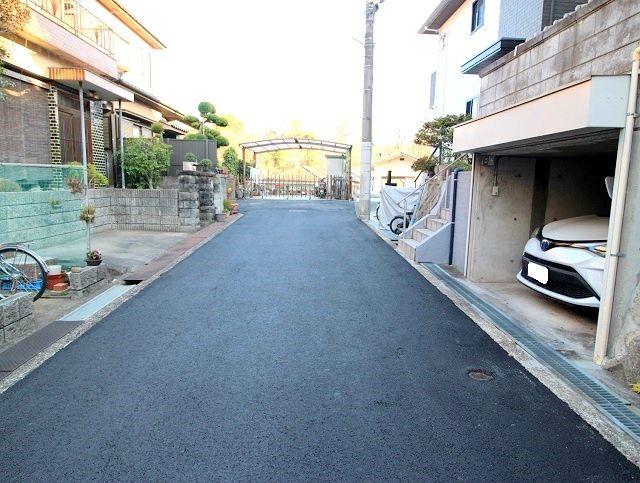 4LDK Detached House for Sale in Katano City, Osaka - Thumbnail 2