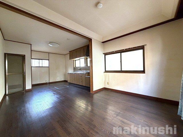 4LDK Detached House for Sale in Kashiwara, Osaka - Thumbnail 3