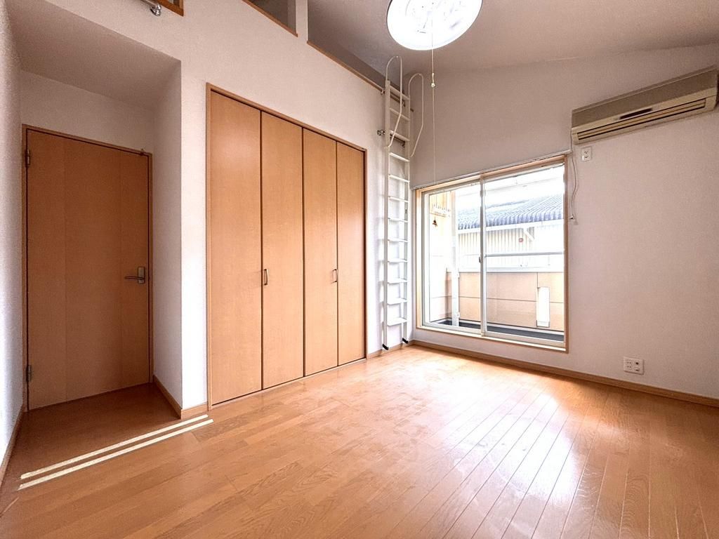 4LDK Corner Lot House with Carport in Daito City, Osaka - Thumbnail 4