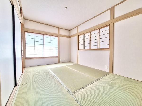Renovated 4DK Family Home Near Suminodo Station, Daito City - Thumbnail 2