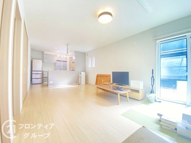 Modern 2LDK House Near Watashinichi Station, Katano City - Thumbnail 4