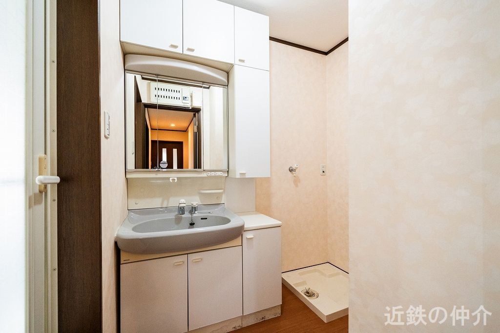 4LDK House for Sale in Yao City, Osaka Near Station - Thumbnail 3