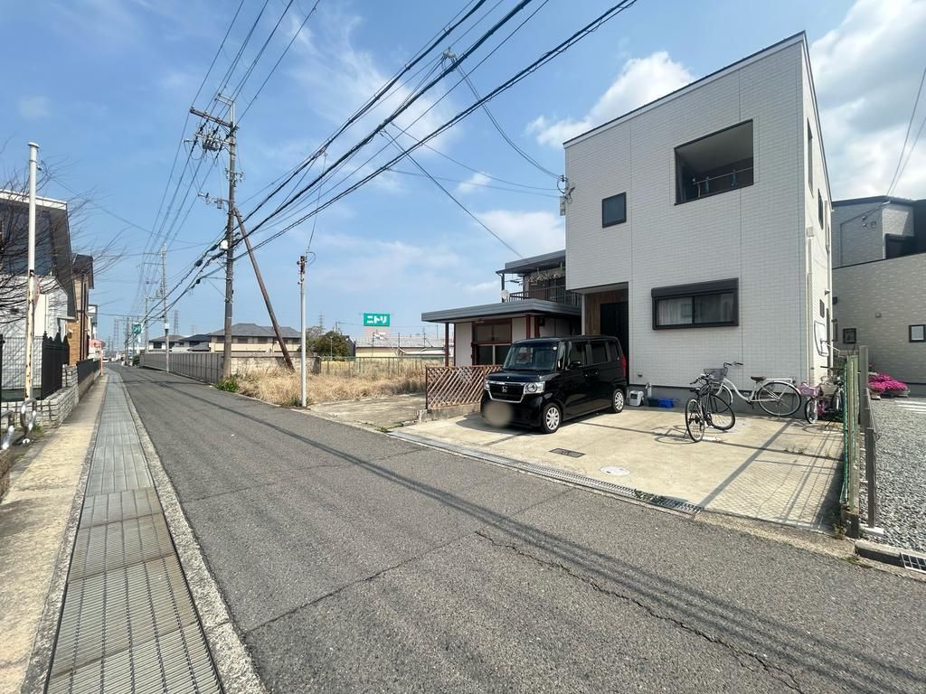Modern 4LDK House for Sale in Sennan City, Osaka - Thumbnail 2
