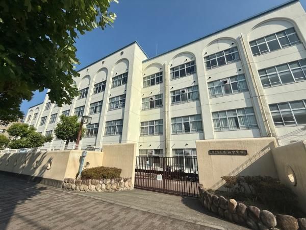 3-Story House with Garage in Kobe's Higashinada Ward - Thumbnail 2