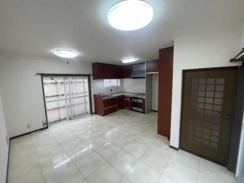 Renovated 4LDK House with 2 Parking Spaces in Osaka Sayama - Thumbnail 3