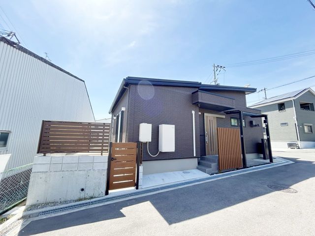2LDK Modern House for Sale in Neyagawa City, Osaka - Thumbnail 3