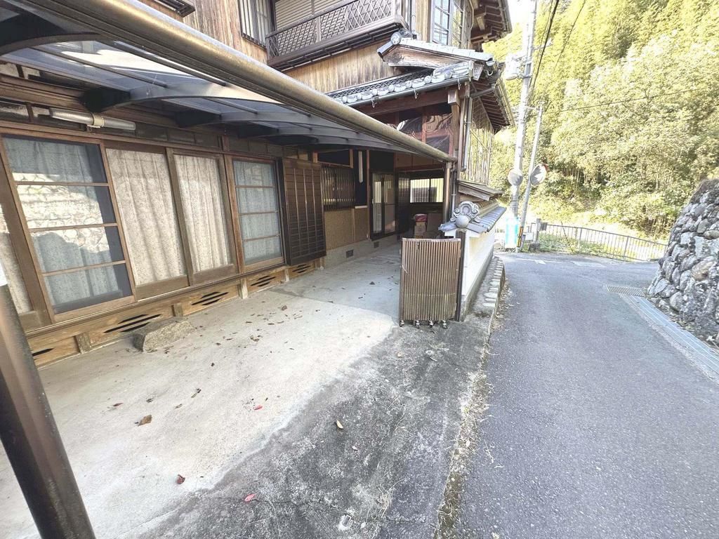 7SDK House for Sale on Corner Lot in Kawachinagano, Osaka - Thumbnail 2