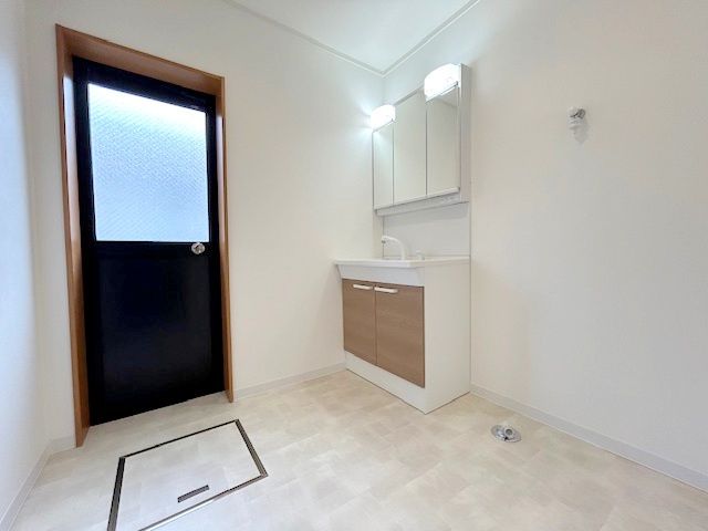 Renovated 3LDK Detached House for Sale in Neyagawa, Osaka - Thumbnail 3