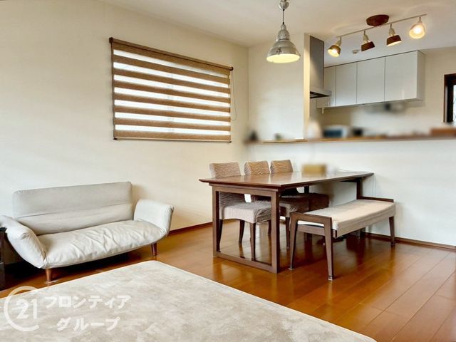 2SLDK Family Home with Garage & Solar Panels in Higashi-Osaka - Thumbnail 2