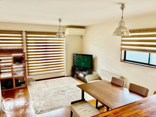 2SLDK Family Home with Garage & Solar Panels in Higashi-Osaka - Thumbnail 3