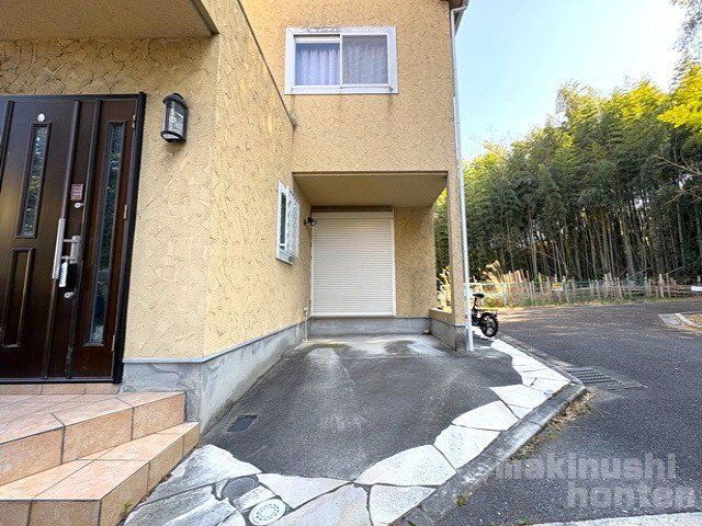 4LDK Corner House with Solar Power in Habikino, Osaka - Thumbnail 2