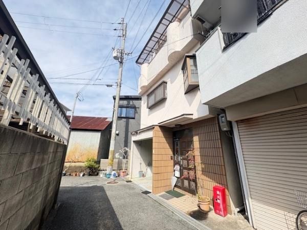 3LDK Wooden House for Sale in Higashiosaka, Osaka - Thumbnail 2