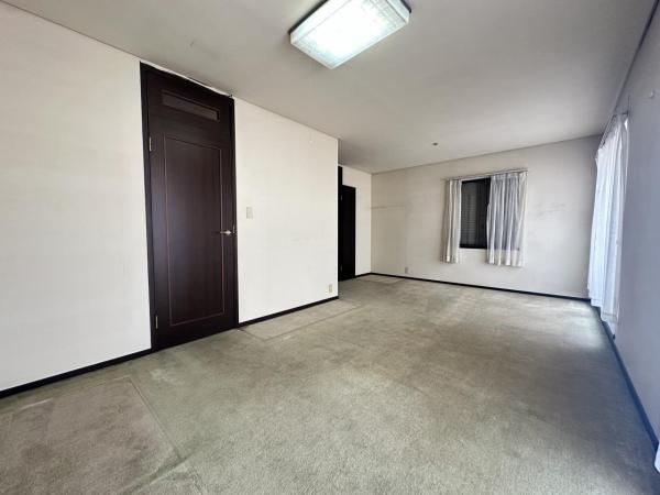 5LDK Detached House with Rooftop Terrace in Hirakata, Osaka - Thumbnail 3