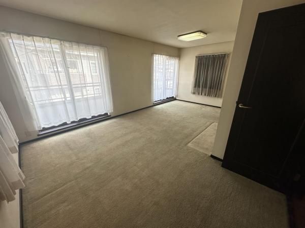 5LDK Detached House with Rooftop Terrace in Hirakata, Osaka - Thumbnail 2