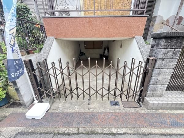 5DK Family Home for Sale in Neyagawa City, Osaka - Thumbnail 3