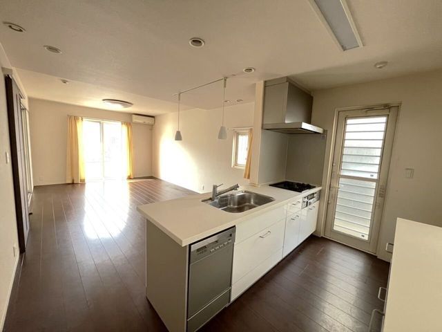 4-Bedroom Solar-Powered House with Parking in Suzuka, Mie - Thumbnail 4