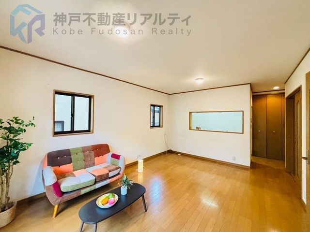 4LDK House for Sale in Kobe's Kita Ward with South-Facing Garden - Thumbnail 3