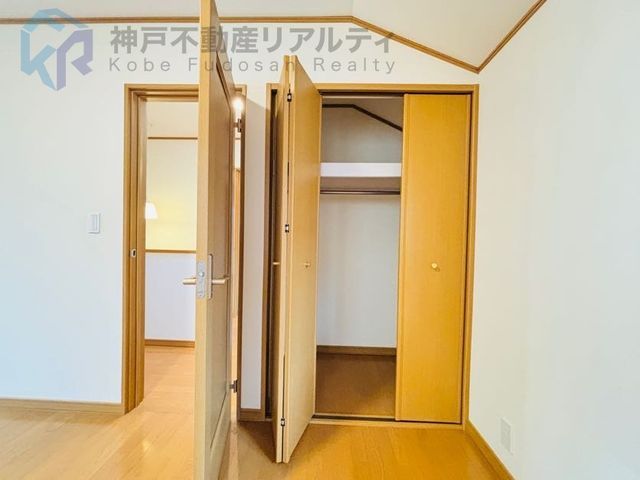 4LDK House for Sale in Kobe's Kita Ward with South-Facing Garden - Thumbnail 4