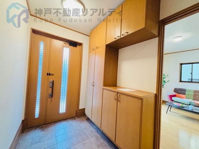 4LDK House for Sale in Kobe's Kita Ward with South-Facing Garden - Thumbnail 2
