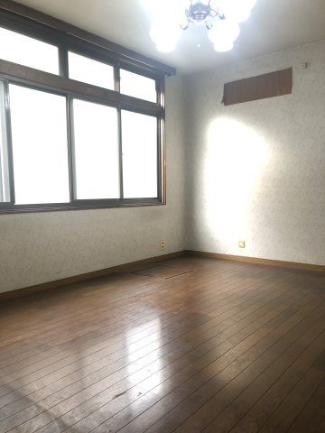 4DK Wooden House for Sale in Osaka's Taisho Ward - Thumbnail 3