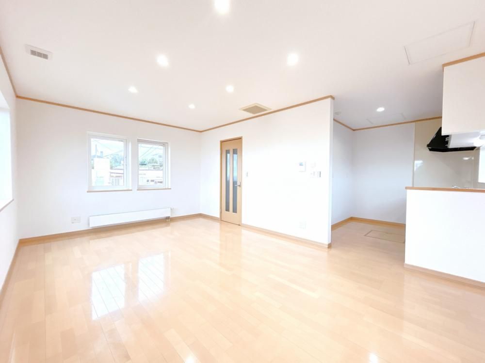 Renovated 4LDK House with Ocean View in Otaru, Hokkaido - Thumbnail 4