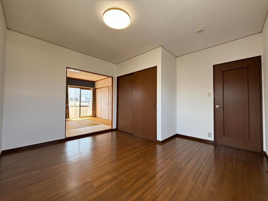 5LDK House for Sale in Sanda, Hyogo - Corner Lot, Renovated - Thumbnail 2