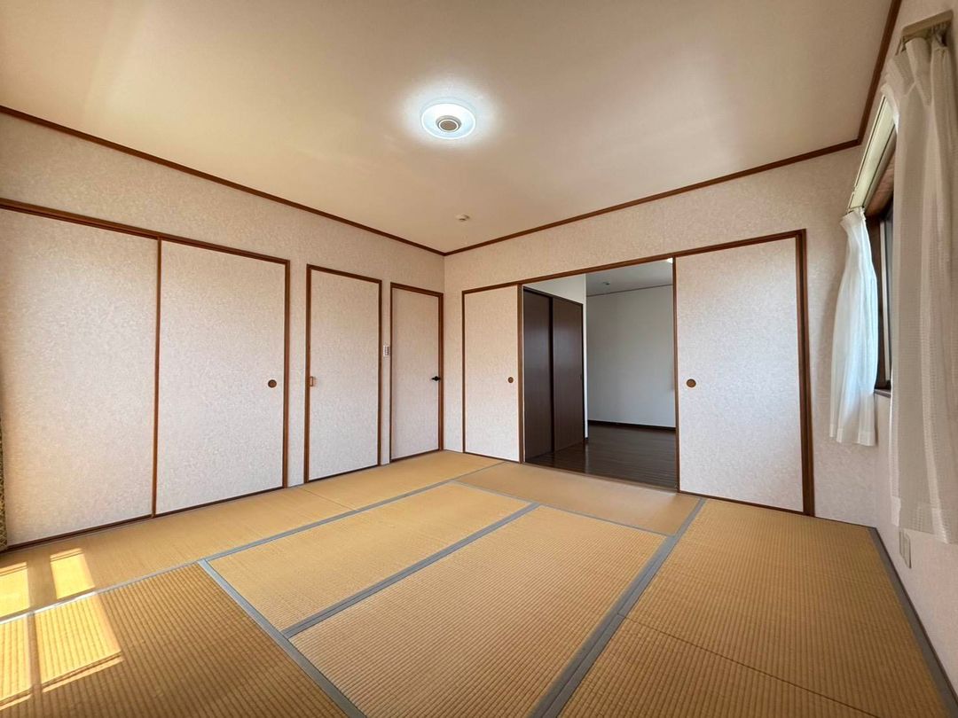 5LDK House for Sale in Sanda, Hyogo - Corner Lot, Renovated - Thumbnail 3