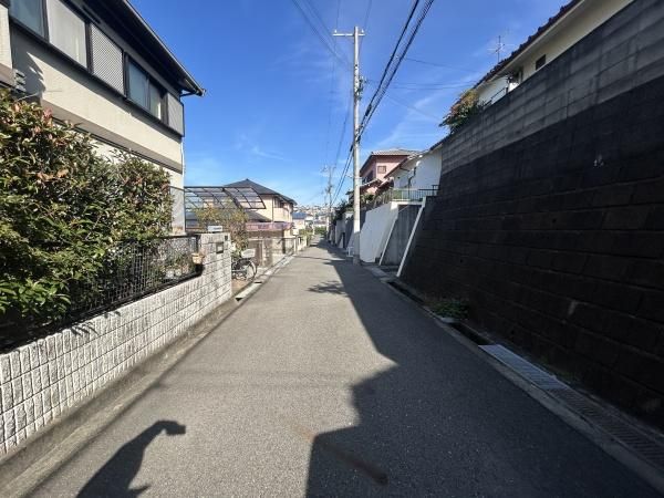 4DK Detached House for Sale in Hannan City, Osaka - Thumbnail 2
