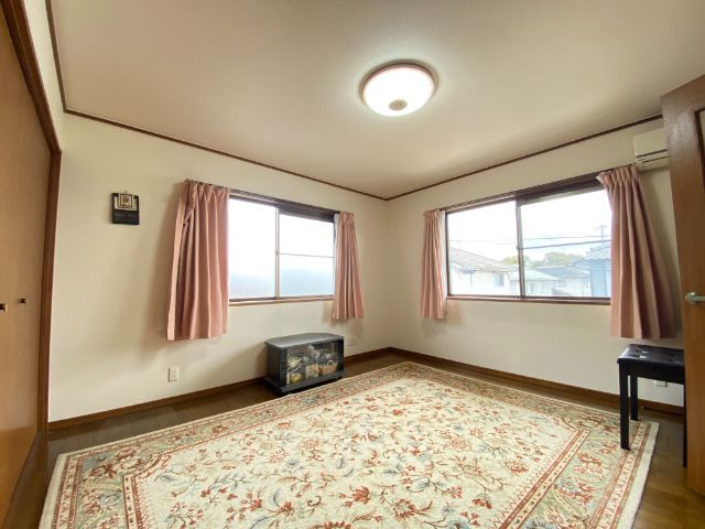 4LDK Family Home with 2 Car Parks in Kobe Nishi Ward - Thumbnail 2