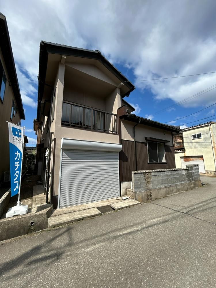 Renovated 5LDK House with Parking for 3 in Tsuruta, Ishikawa - Thumbnail 2