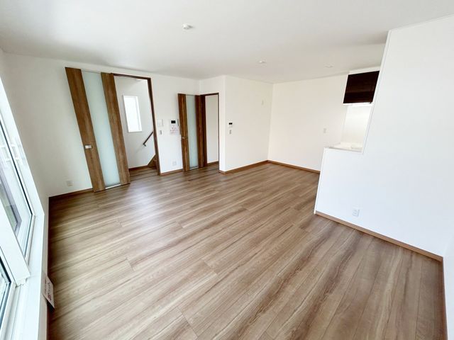 Modern 4LDK House Near Shin-Nagata Station, Kobe - Thumbnail 2