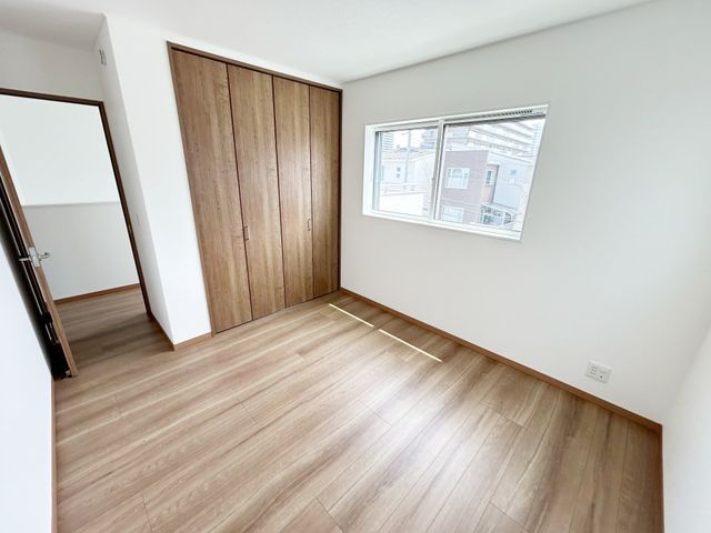 Modern 4LDK House Near Shin-Nagata Station, Kobe - Thumbnail 3