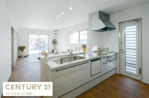 Modern 3LDK Detached House in Himeji, Hyogo - 107 sqm - Thumbnail 2