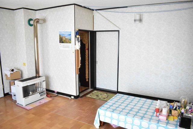 Spacious 6LDK Two-Family House with Garden in Ebetsu, Hokkaido - Thumbnail 4