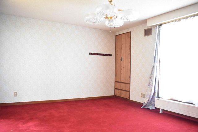 Spacious 6LDK Two-Family House with Garden in Ebetsu, Hokkaido - Thumbnail 3