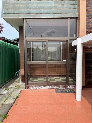 Spacious 6LDK Two-Family House with Garden in Ebetsu, Hokkaido - Thumbnail 2