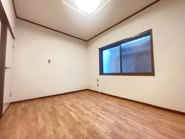 Renovated 2LDK House for Sale Near Kayashima Station, Kadoma - Thumbnail 4