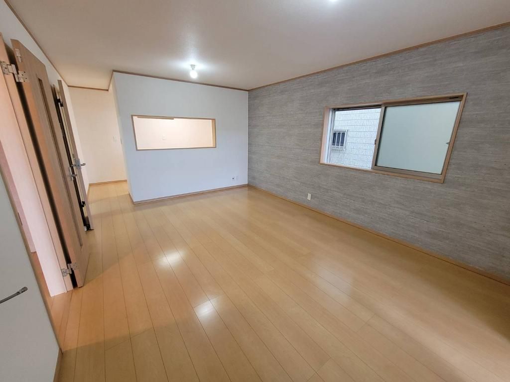 Renovated 4LDK House for Sale in Higashi-Osaka, Osaka - Thumbnail 3