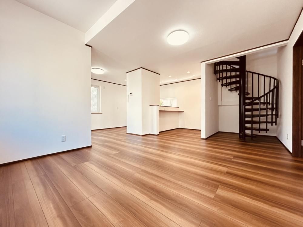 Renovated 3SLDK House in Hakodate with Parking and Guarantees - Thumbnail 3