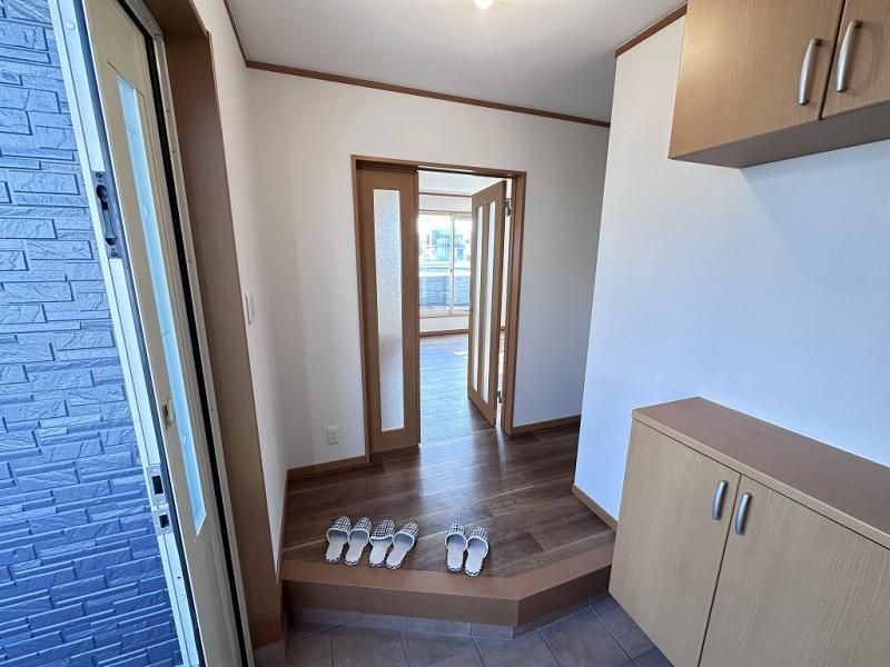 Renovated 4LDK House for Sale in Izumisano, Osaka - Thumbnail 3
