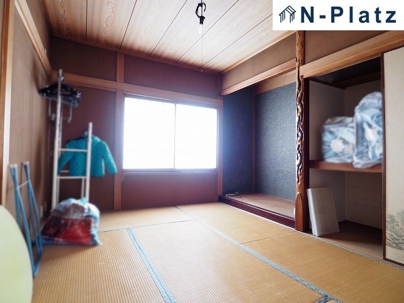 DIY-Enhanced 3LDK House in Kobe's Tarumi Ward - Thumbnail 4
