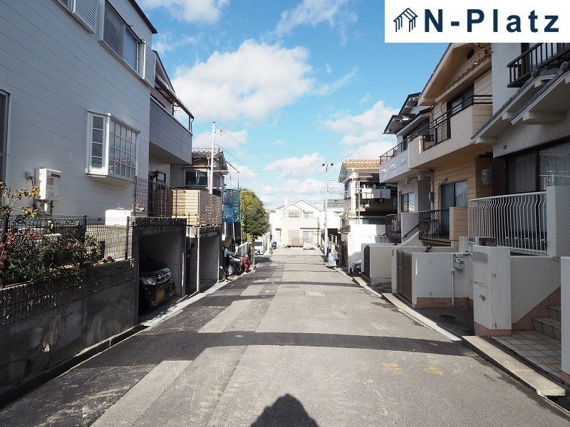 DIY-Enhanced 3LDK House in Kobe's Tarumi Ward - Thumbnail 2