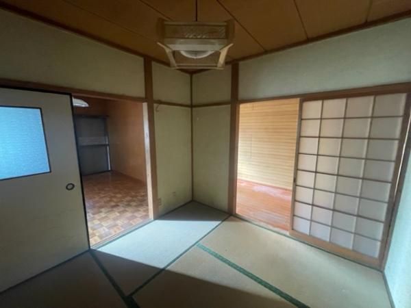 5DK Detached House with Garden in Hirakata City, Osaka - Thumbnail 4