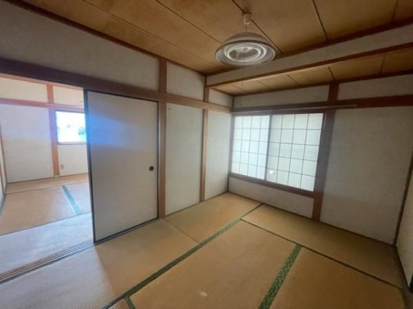 5DK Detached House with Garden in Hirakata City, Osaka - Thumbnail 2