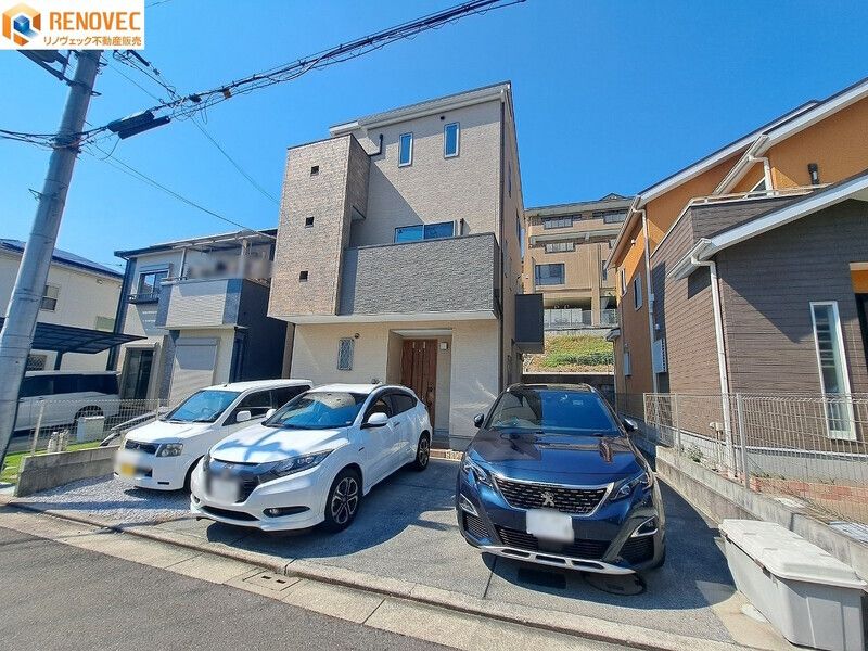 3-Story 3SLDK House with 4 Parking Spaces in Sakai, Osaka - Thumbnail 2