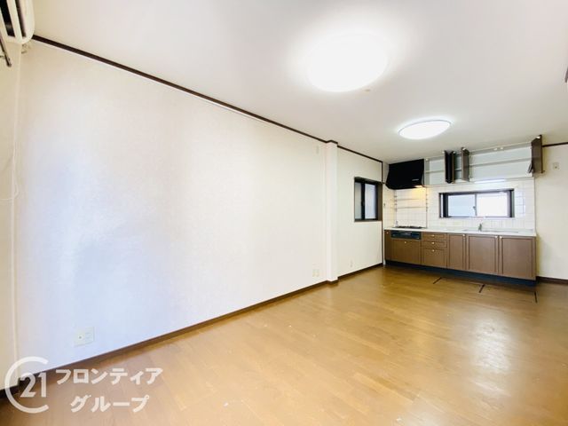 4LDK Steel-Framed House for Sale Near Awaji Station, Osaka - Thumbnail 3