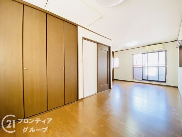 4LDK Steel-Framed House for Sale Near Awaji Station, Osaka - Thumbnail 2