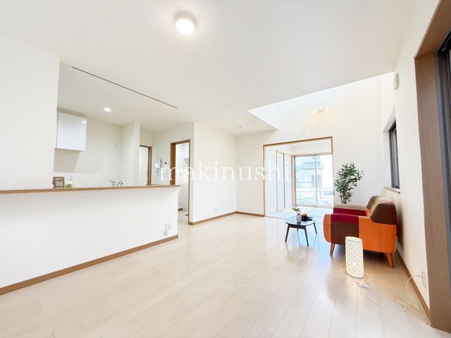 Modern 4LDK Detached House for Sale in Tondabayashi, Osaka - Thumbnail 4