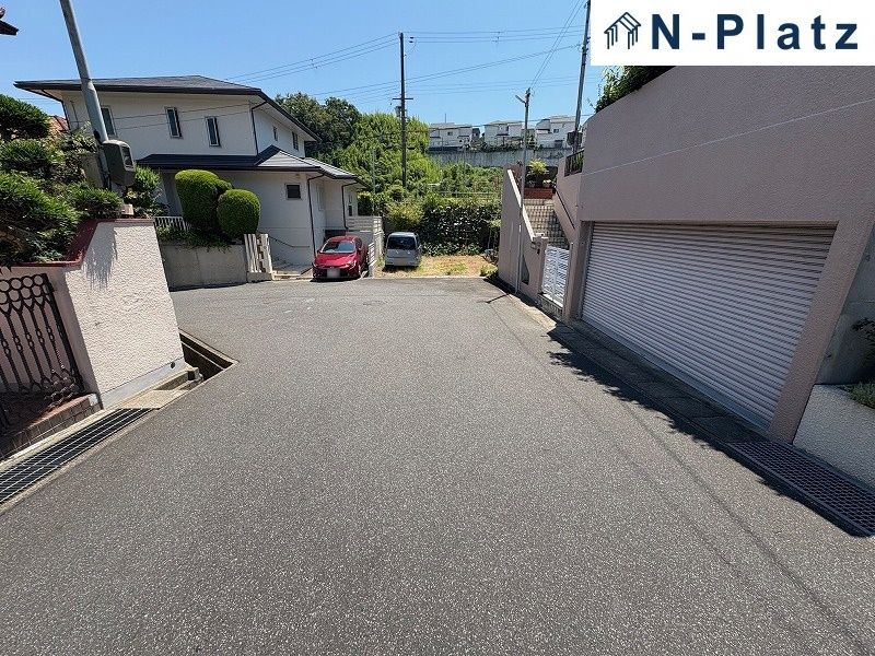 4LDK House for Sale in Kobe Shioya - Garden & 2 Car Parking - Thumbnail 2